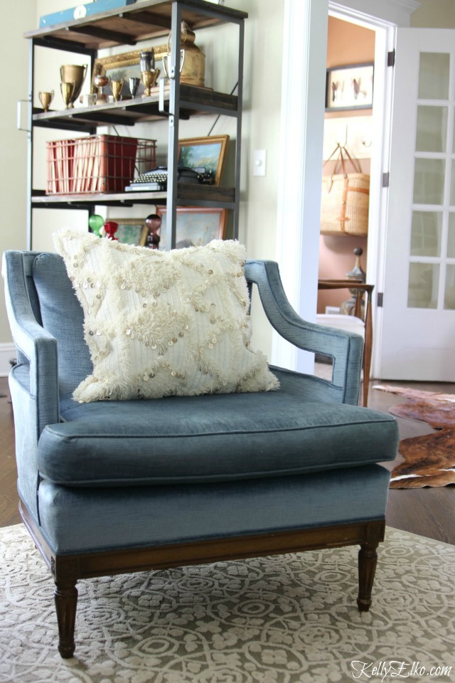 Love this mid century blue chair and textured pillow kellyelko.com