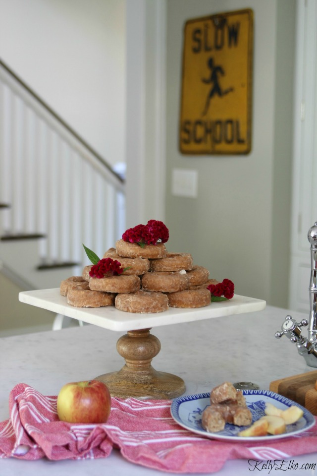 Love the doughnut tower with flowers kellyelko.com