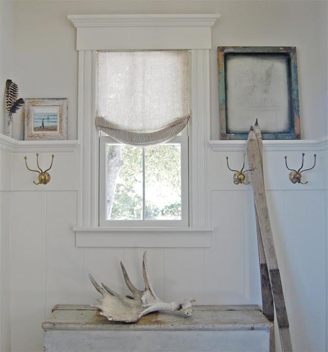 Love the brass hooks in this entry kellyelko.com