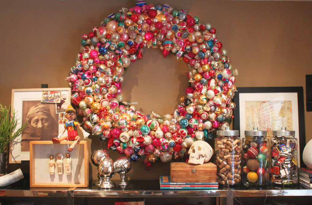 https://www.kellyelko.com/wp-content/uploads/2018/11/vintage-shiny-brite-ornament-wreath.jpg