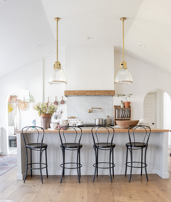 https://www.kellyelko.com/wp-content/uploads/2020/05/modern-farmhouse-kitchen-island-stools.jpg